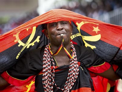 Angola quer proibir venda de dólares nas ruas - TVI