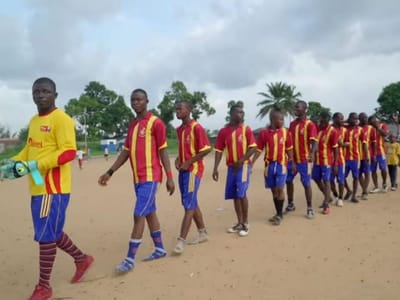 O clube de futebol formado por sobreviventes do Ébola - TVI