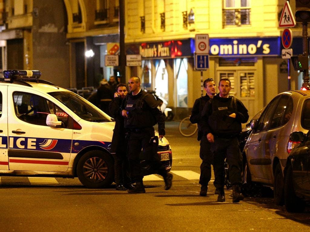 Vários ataques em Paris (EPA/YOAN VALAT)
