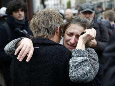 Familiares das vítimas portuguesas do 13 de novembro em Paris dizem que "não há justiça" possível - TVI