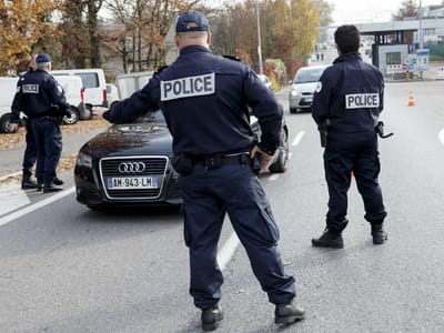 Detidas 16 pessoas em Paris desde domingo - TVI