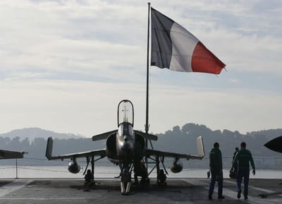 França atinge alvos do Estado Islâmico no Iraque pela primeira vez - TVI