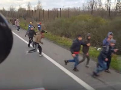 Motorista desvia camião para assustar refugiados - TVI