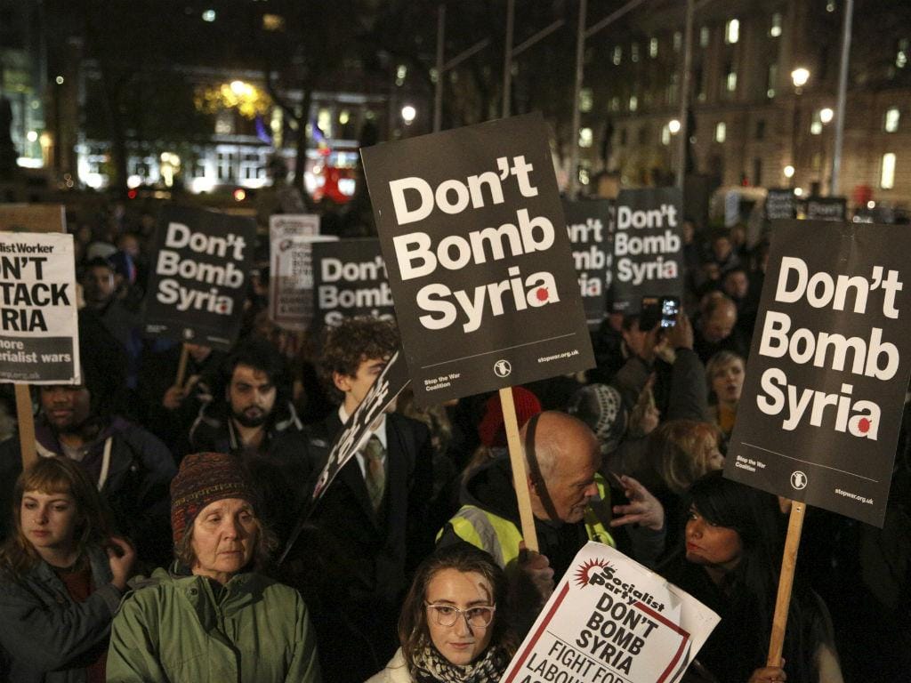 Manifestação em Londres contra ataques na Síria (Fonte: Reuters)