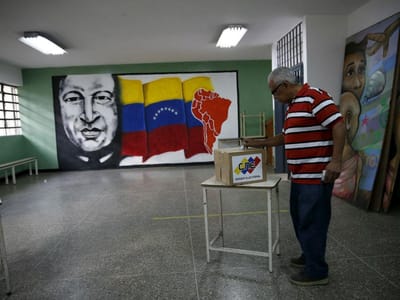 Oposição venezuelana conquista maioria no Parlamento - TVI