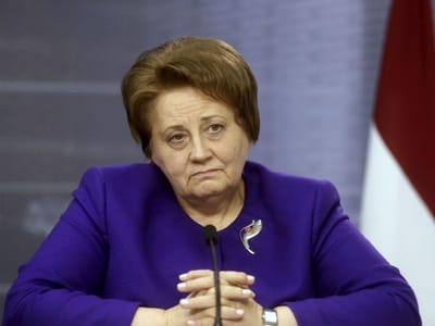 Primeira-ministra da Letónia demite-se - TVI