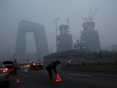 Pequim emite pela segunda vez alerta vermelho por poluição - TVI