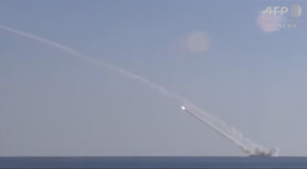 Submarino russo lança primeiro ataque contra a Síria