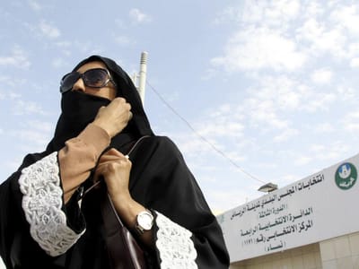 Seis sauditas eleitas nas primeiras eleições abertas a mulheres - TVI