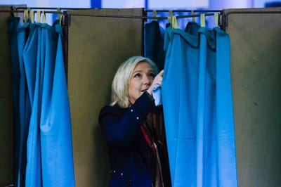 França: participação eleitoral aumenta bastante na 2ª volta - TVI