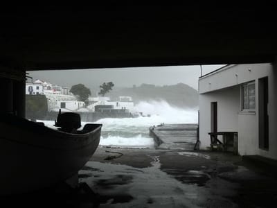 Açores sob aviso laranja devido à chuva e trovoada - TVI