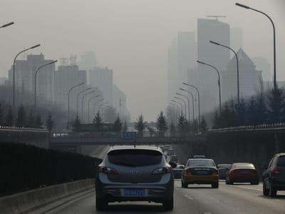 Poluição: aeroporto de Pequim cancela quase uma centena de voos - TVI