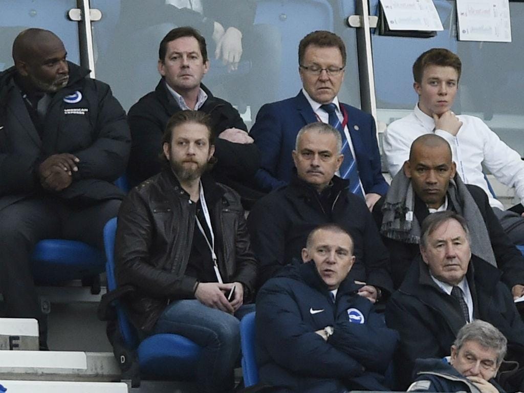 Mourinho assiste ao Brighton-Middlesbrough (Reuters / Adam Holt)