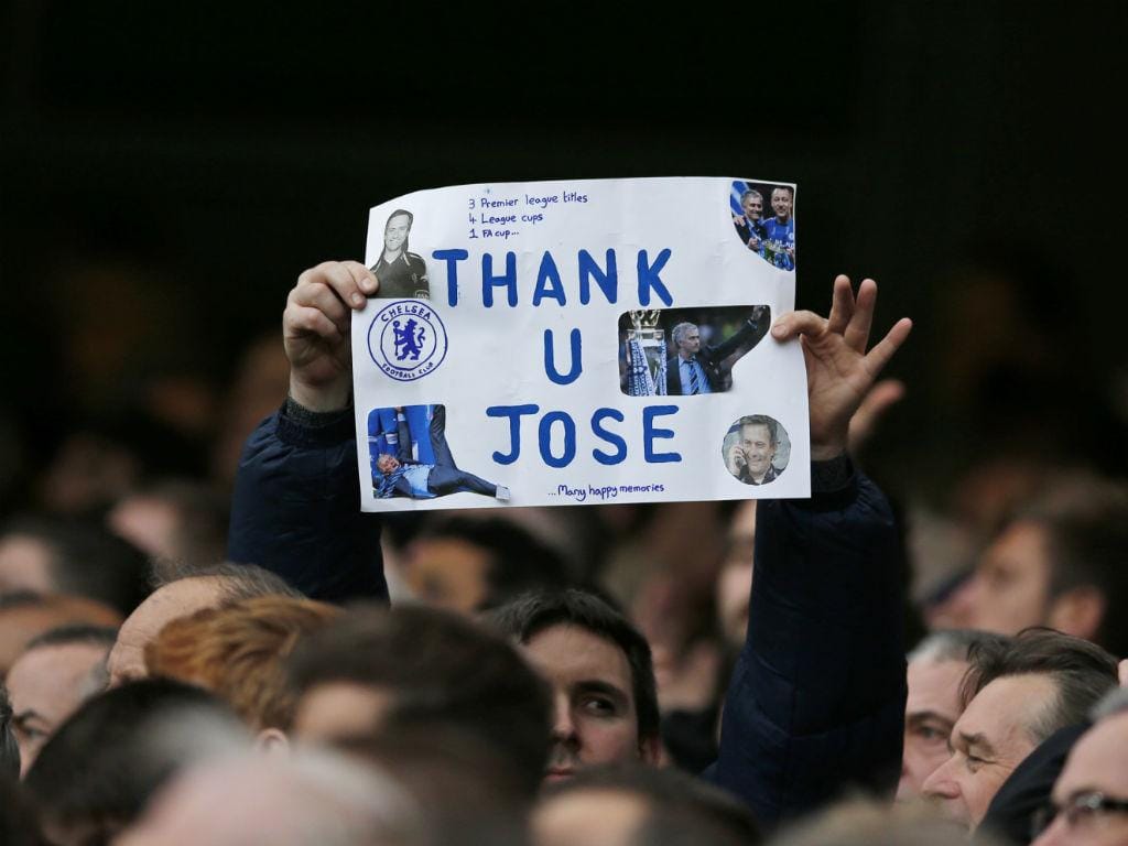 Apoio a Mourinho em Stamford Bridge (Reuters)