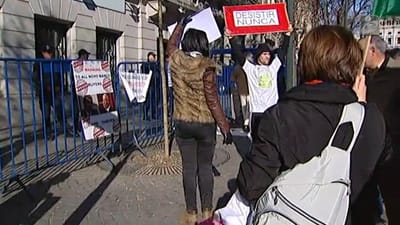 BES: emigrantes lesados exaltaram-se no Porto - TVI