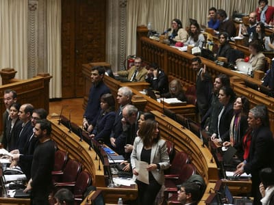 Parlamento aprova reposição dos complementos de pensão nas empresas públicas - TVI
