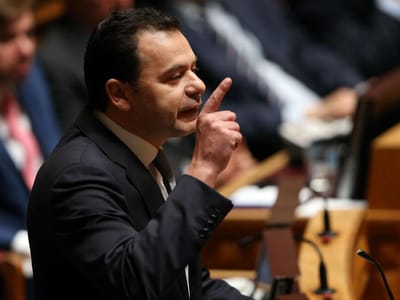 PSD acusa Governo de “irresponsabilidade voluntária e consciente” quanto à banca - TVI