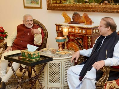 Primeiro-ministro indiano faz visita surpresa ao Paquistão - TVI