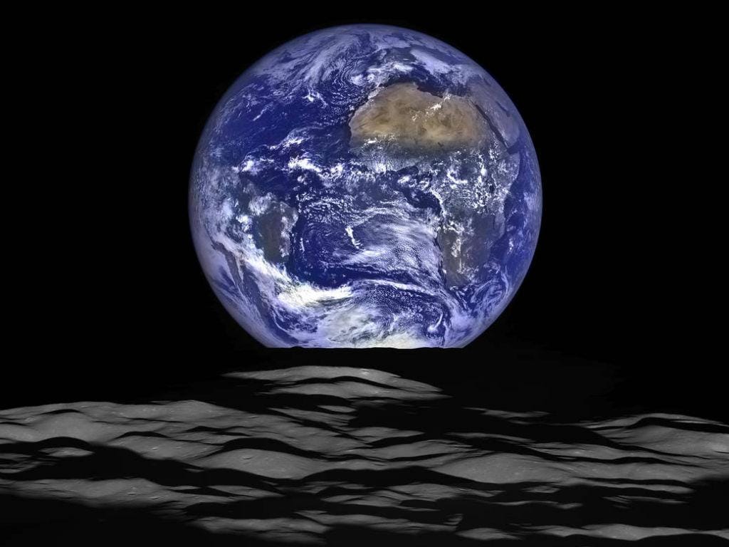 NASA divulga imagem do "nascer da Terra"