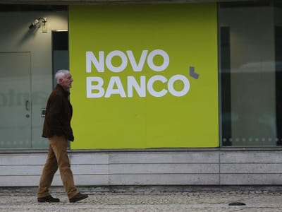 Novo Banco: 80% das notas dos funcionários têm de ser baixas - TVI