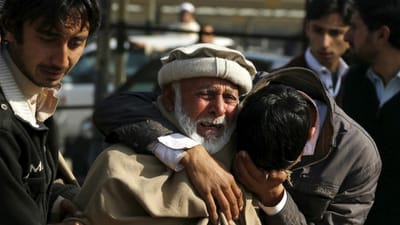 Bombista suicida faz 10 mortos, no Paquistão - TVI