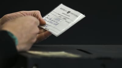 Votar é "uma maneira de manter uma ligação" - TVI