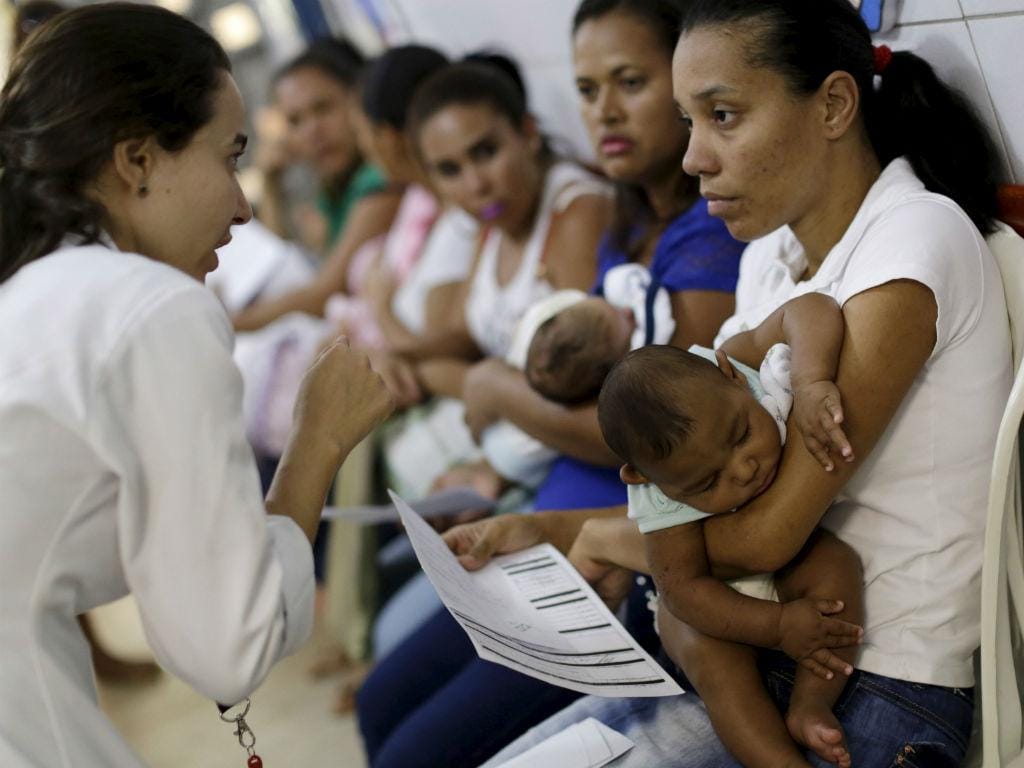 Consulta para bebés com microcefalia no hospital Oswaldo Cruz