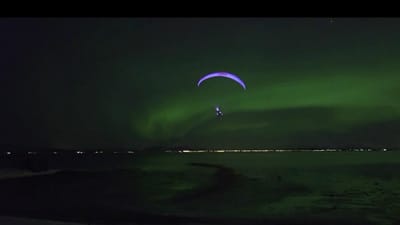 Campeão de parapente desafia aurora boreal para uma "dança" - TVI
