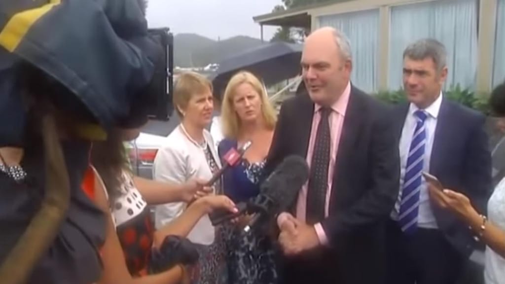 Ministro neozelandês atingido por brinquedo sexual durante protesto