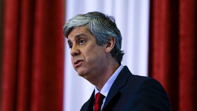 Bruxelas não acredita na meta do défice do Governo para 2018 - TVI
