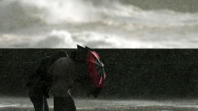 Tempestade Ana: aviso vermelho para oito distritos - TVI