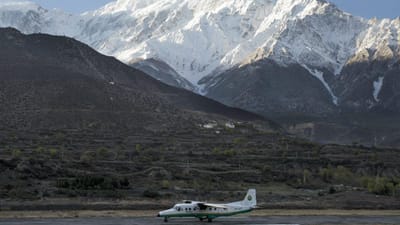 Avião despenha-se no Nepal com 23 pessoas a bordo - TVI