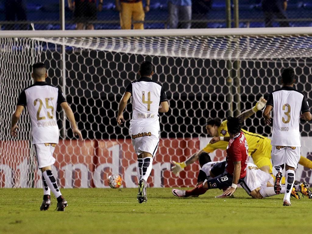 Cerro Porteno-Corinthians (Reuters)