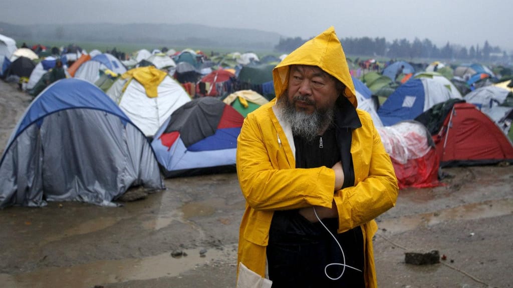 Ai Weiwei em visita ao acampamento de Idomeni