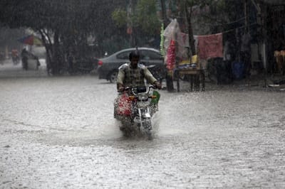 Chuvas torrenciais causam 42 mortos no Paquistão - TVI