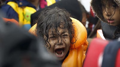2 mil migrantes resgatados só hoje no Mediterrâneo - TVI