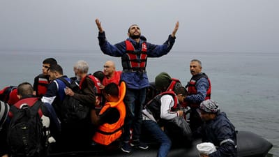 Autoridades portuguesas salvam mais de uma centena de refugiados na Grécia - TVI