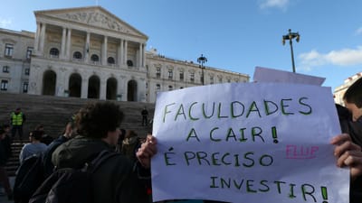 Há menos investimento no Ensino Superior mas receita das propinas aumentou 65% - TVI