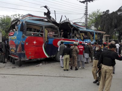Pelo menos 15 mortos após atentado à bomba no Paquistão - TVI