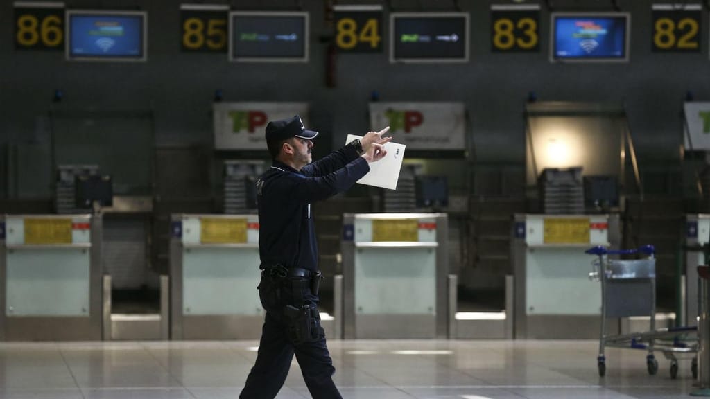 Reforço da segurança no aeroporto de Lisboa (André Kosters/EPA)