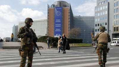 Europeus vão "perdendo liberdade" com o terrorismo, diz chefe das secretas - TVI