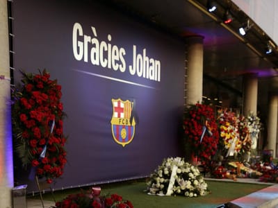 Espanha: mais de 15 mil na homenagem a Cruijff em Camp Nou - TVI