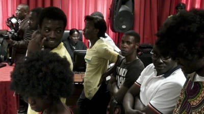 Ativistas angolanos: PS e Bloco em desacordo - TVI