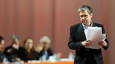 Ex-vice-presidente do PSD anuncia saída do Parlamento - TVI