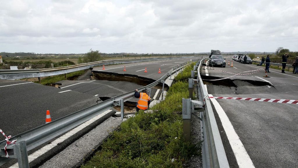 Aluimento de terra na A14 abre cratera na estrada