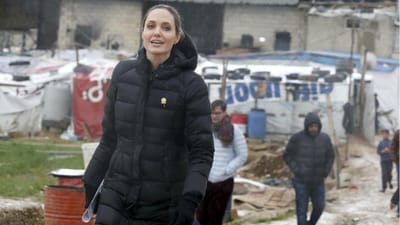 Angelina Jolie pode estar a lutar pela vida no hospital - TVI