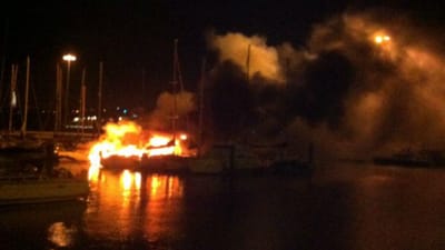 Incêndio consome barcos em Belém - TVI