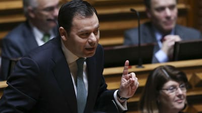 PSD quer reforçar combate à corrupção e branqueamento de capitais - TVI