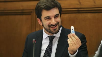 PSD adia votação do fim da prova para os professores contratados - TVI