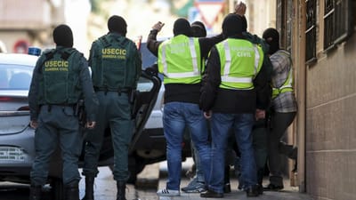 Polícia espanhola detém suspeito de recrutar jovens para o Estado Islâmico - TVI